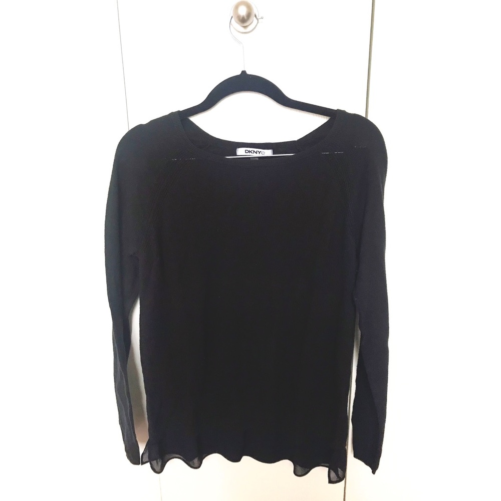 ⚠️EUC⚠️ DKNY Black Light weight sweater